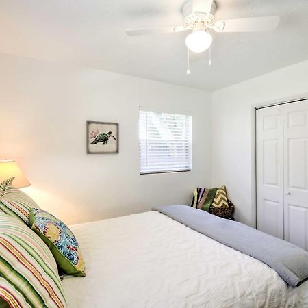 New Smyrna Beach Abode With Fire Pit, Walk To Beach! Exterior photo