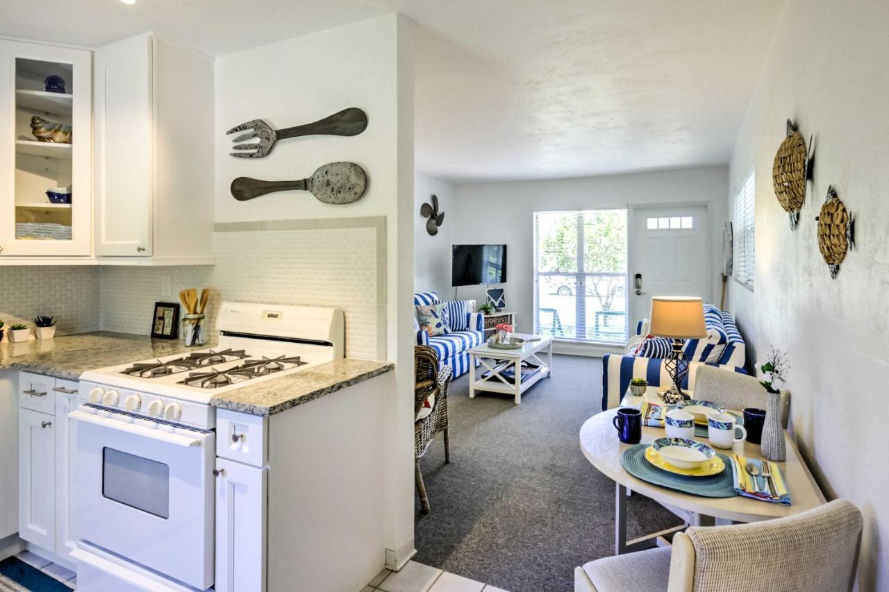New Smyrna Beach Abode With Fire Pit, Walk To Beach! Exterior photo