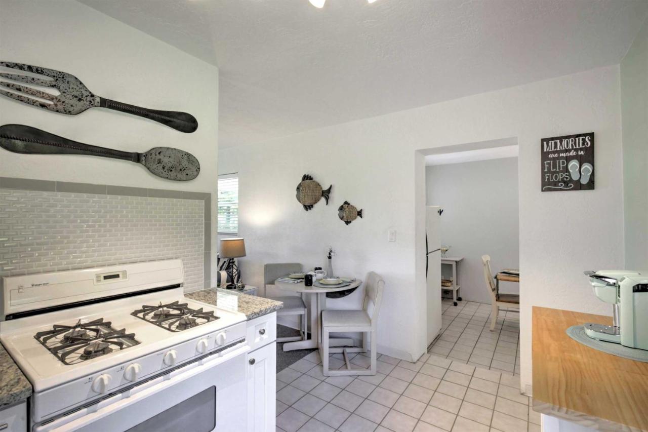New Smyrna Beach Abode With Fire Pit, Walk To Beach! Exterior photo